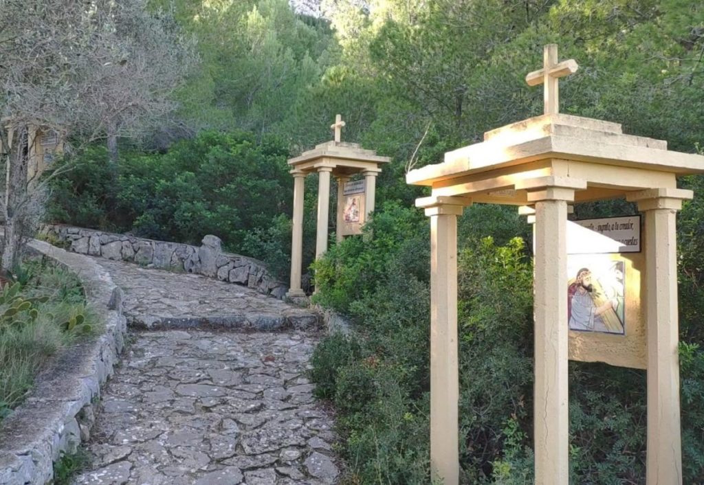 camino de los alrededores de la ermita del pare pere